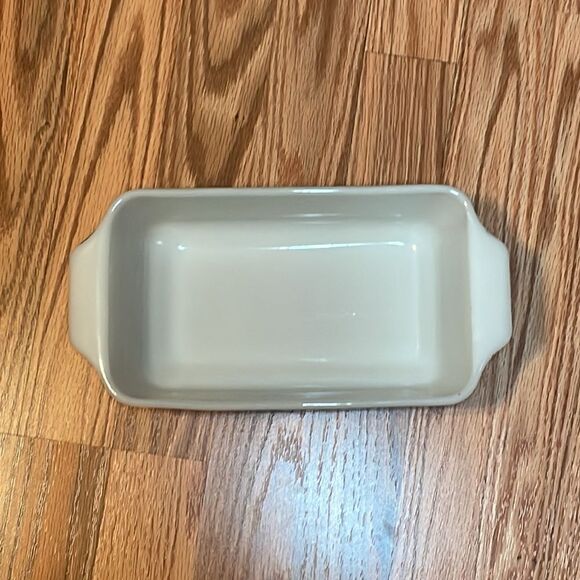 VINTAGE ANCHOR HOCKING FIRE KING MILK GLASS W/BLUE CORNFLOWER LOAF PAN - Picture 2 of 8